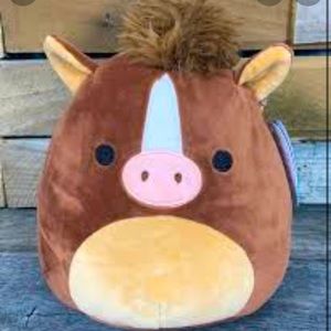 Idk the size she is the medium one! His name is brisby I got her at Zoey’s toys!